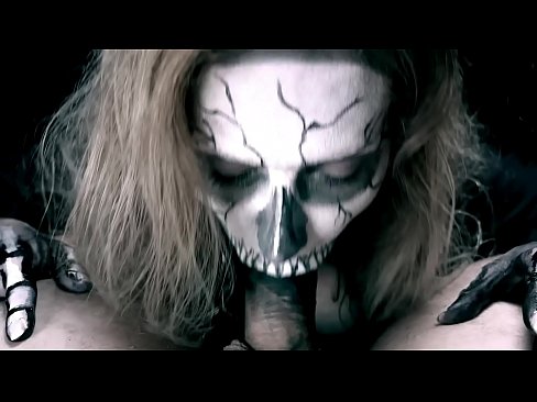 ❤️ Demon girl zuigt pik met haar zwarte mond en slikt sperma. Porn video at porn nl.onetubes.top ️❤